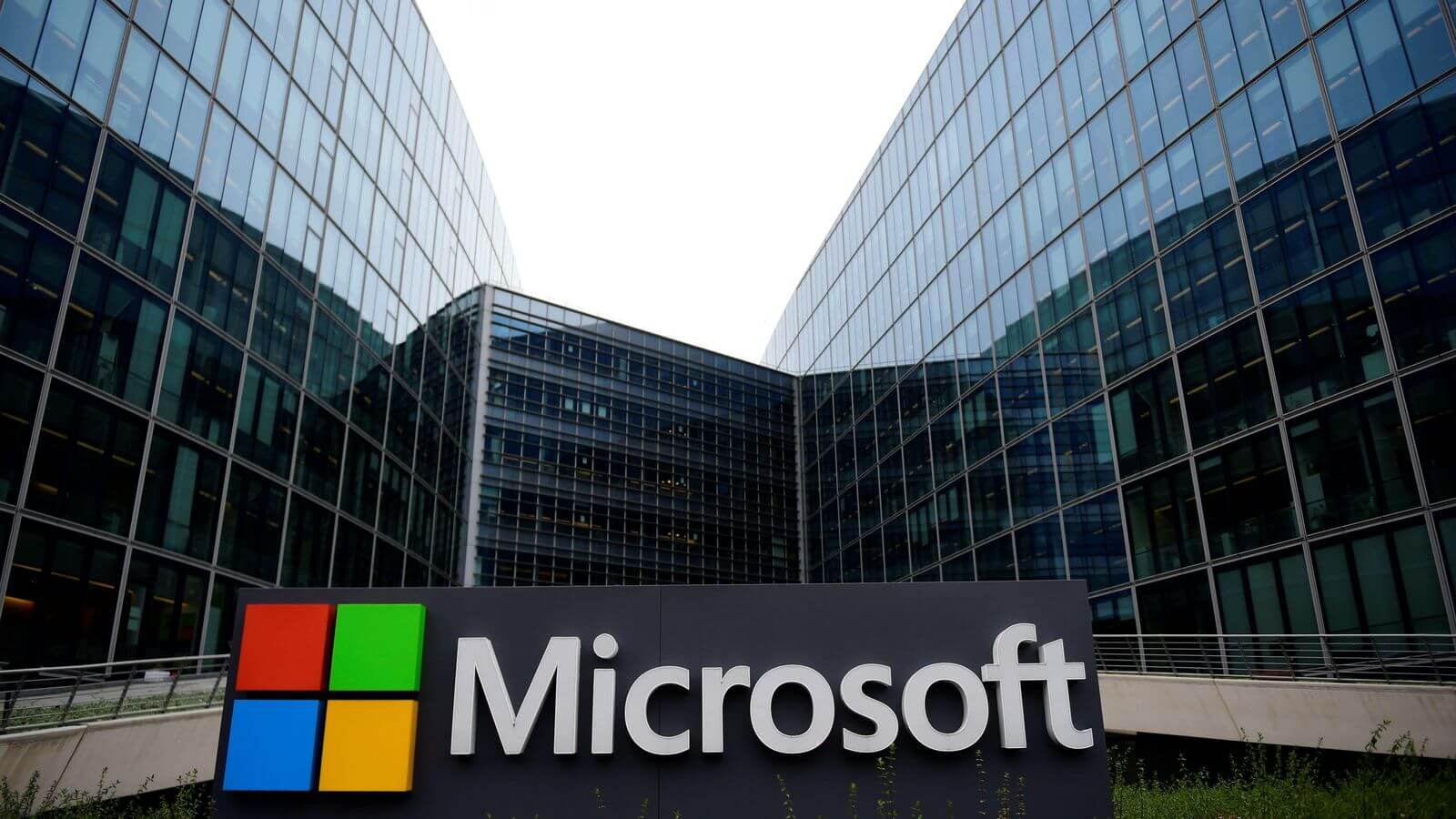 Microsoft “âm thầm” qua mặt Apple như thế nào?